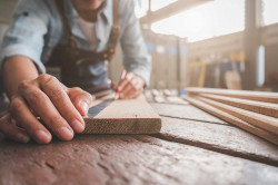 Pose de menuiserie en bois  